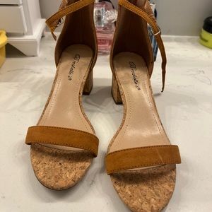Women’s sandals size 8